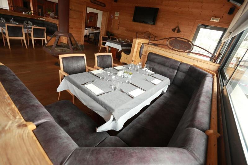 Le Konine - Hotel & Bar & Restaurant Montceau-les-Mines Bagian luar foto