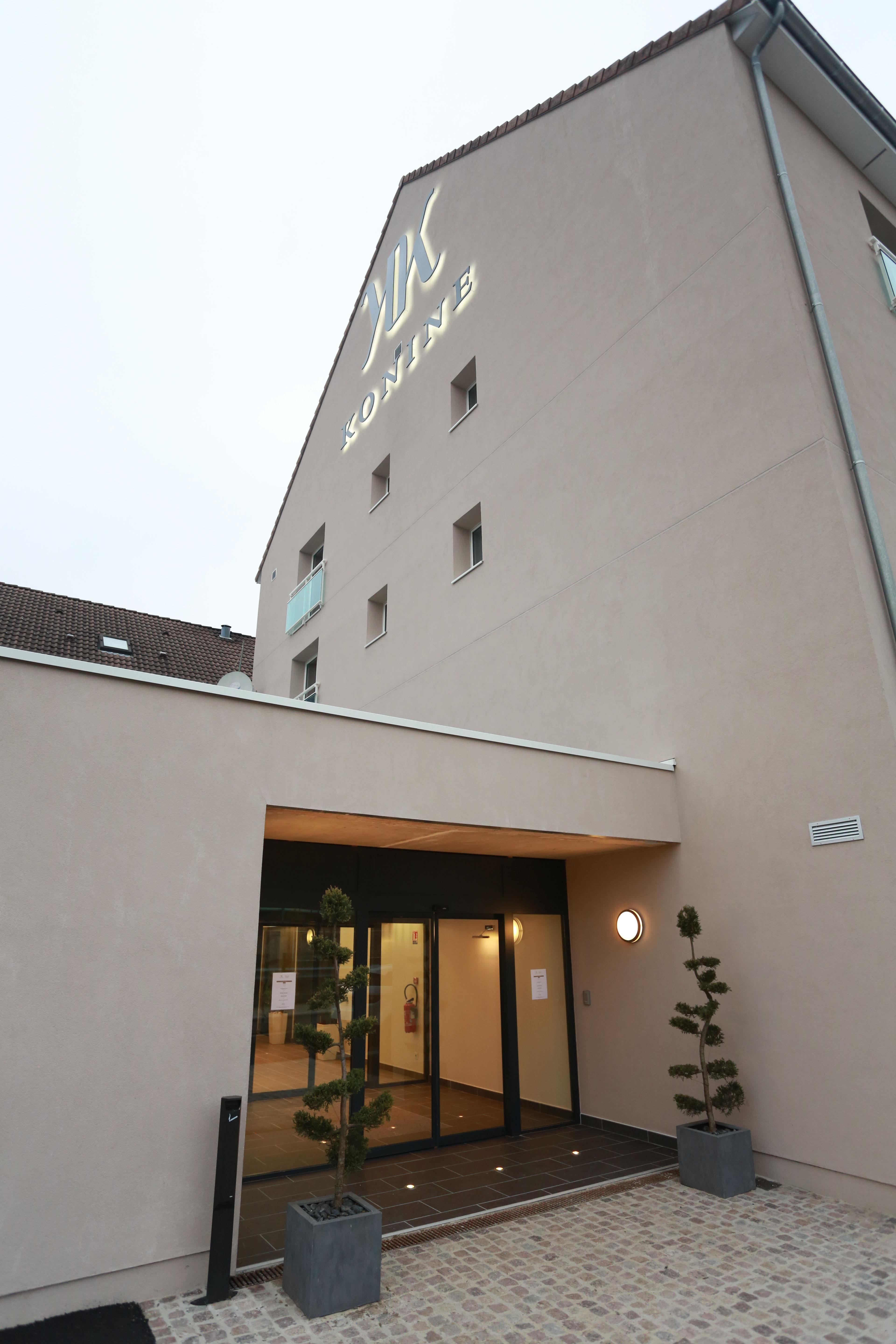 Le Konine - Hotel & Bar & Restaurant Montceau-les-Mines Bagian luar foto