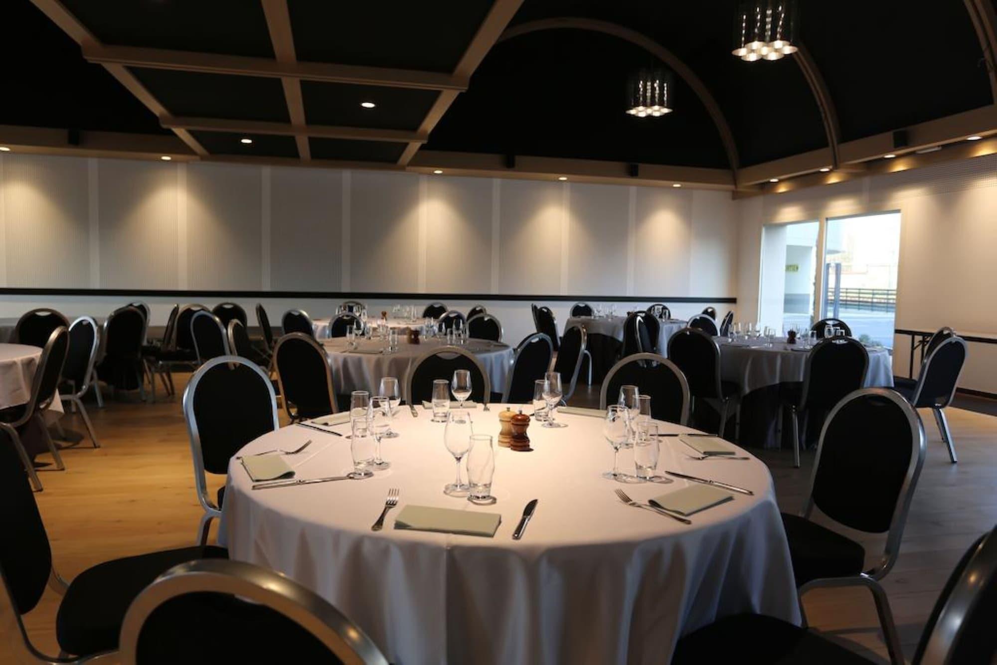 Le Konine - Hotel & Bar & Restaurant Montceau-les-Mines Bagian luar foto