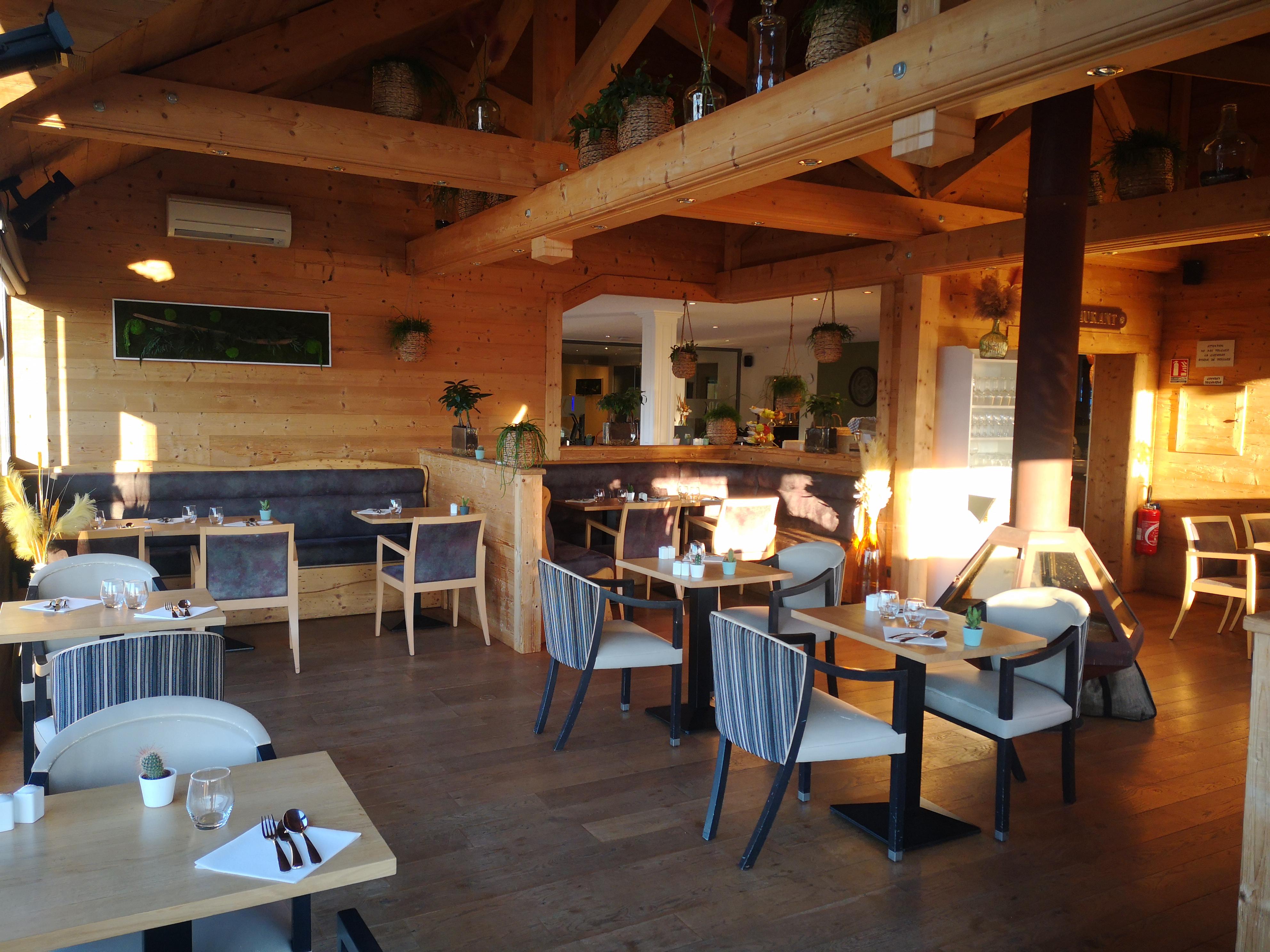 Le Konine - Hotel & Bar & Restaurant Montceau-les-Mines Bagian luar foto
