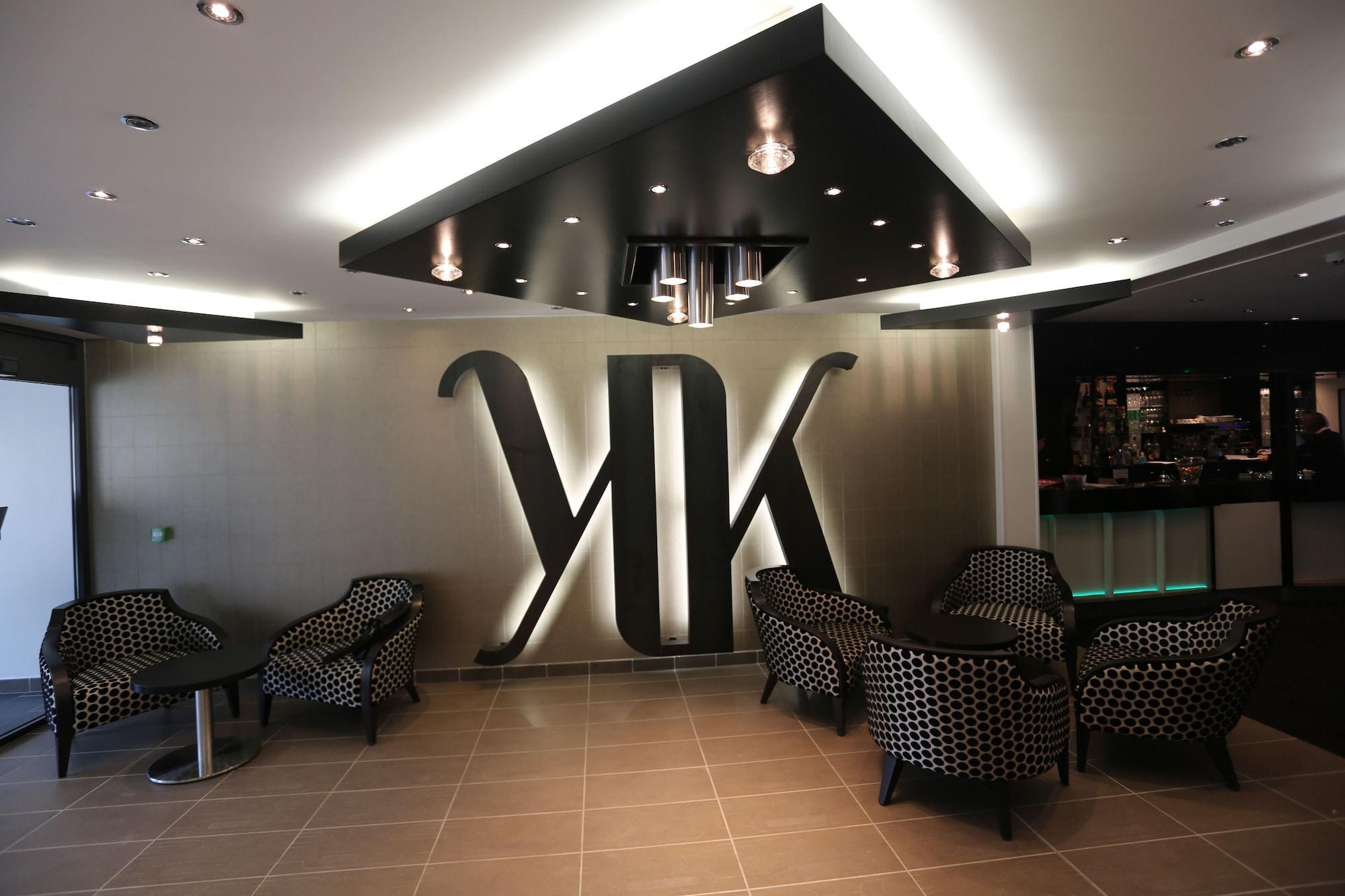 Le Konine - Hotel & Bar & Restaurant Montceau-les-Mines Bagian luar foto