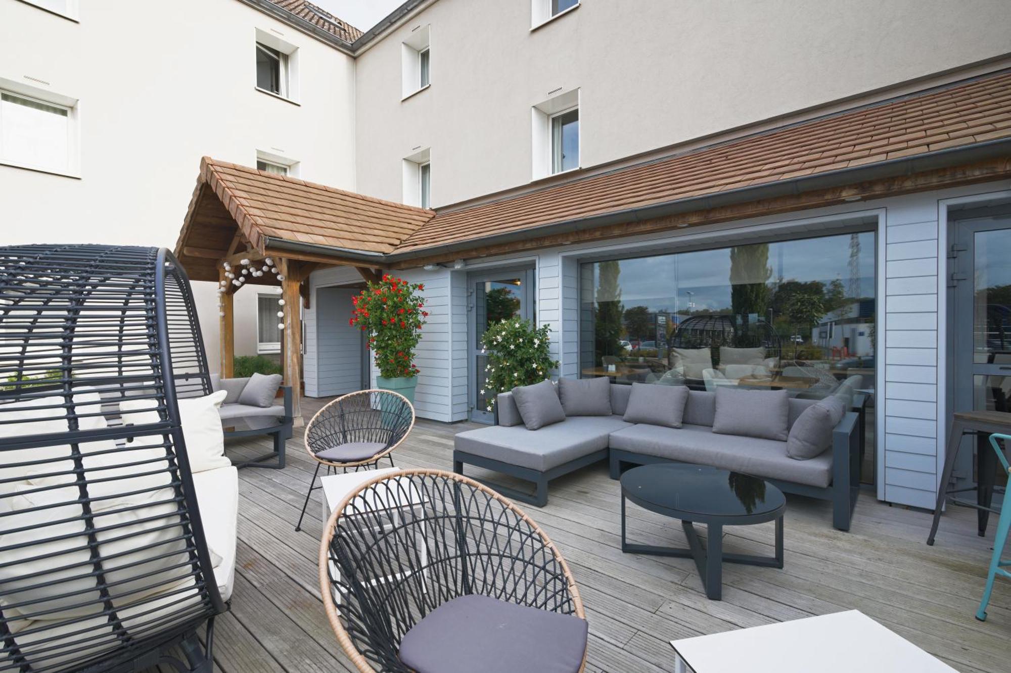 Le Konine - Hotel & Bar & Restaurant Montceau-les-Mines Bagian luar foto