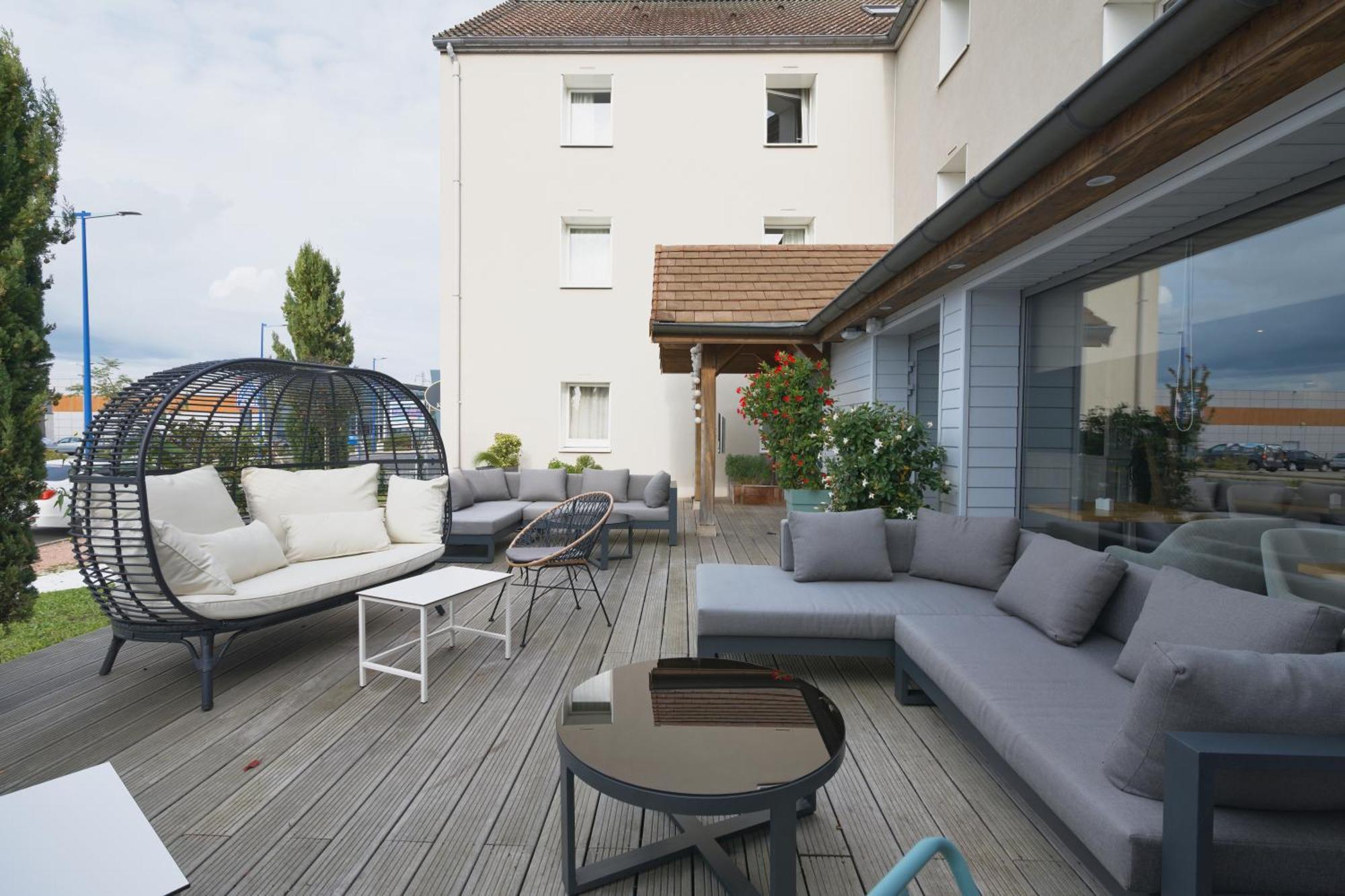 Le Konine - Hotel & Bar & Restaurant Montceau-les-Mines Bagian luar foto