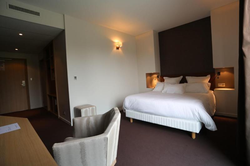 Le Konine - Hotel & Bar & Restaurant Montceau-les-Mines Bagian luar foto